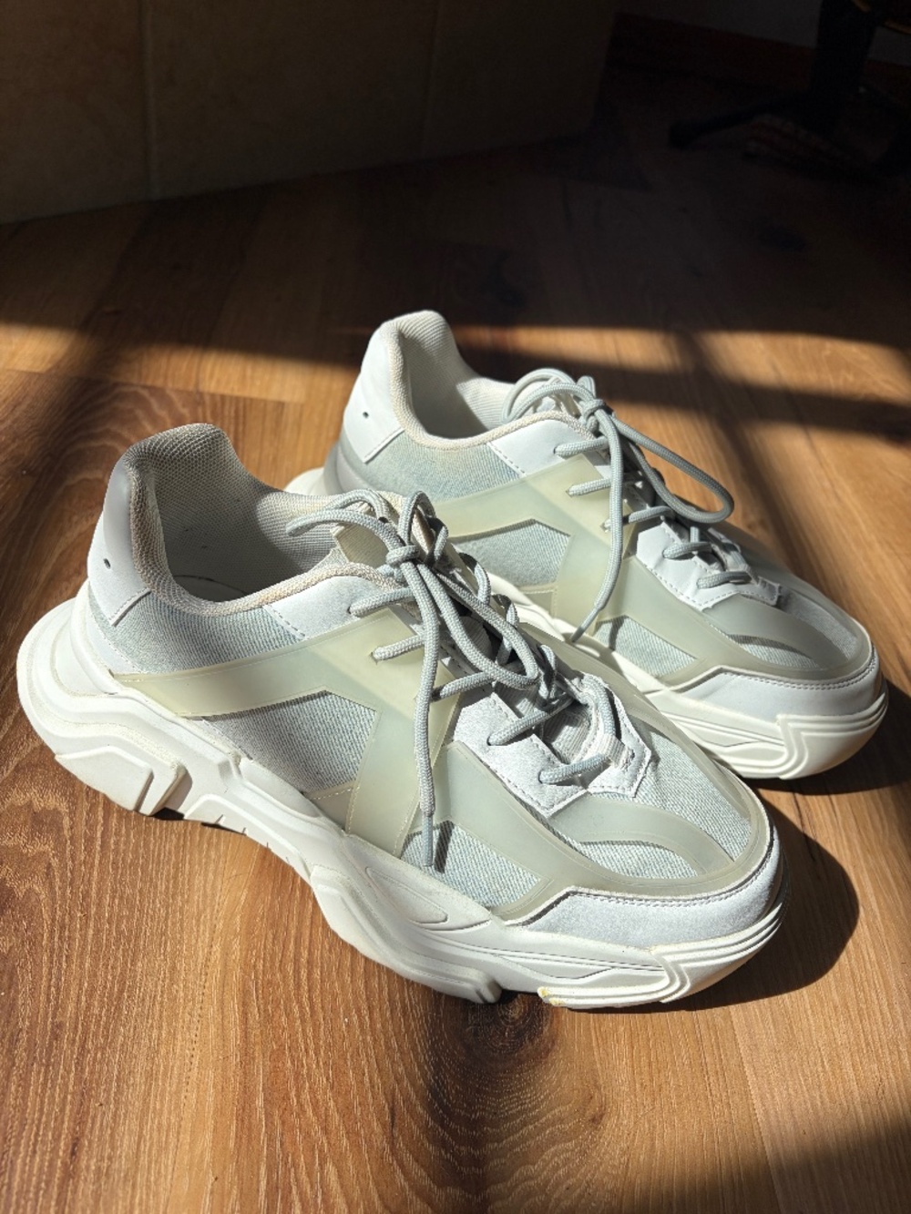 Size 8 Azalea Wang denim sneakers